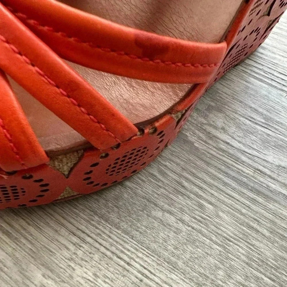 Tory Burch Ida Cutout Wedge Orange
Leather Sandals Size 7.5 comfy - Picture 8 of 9